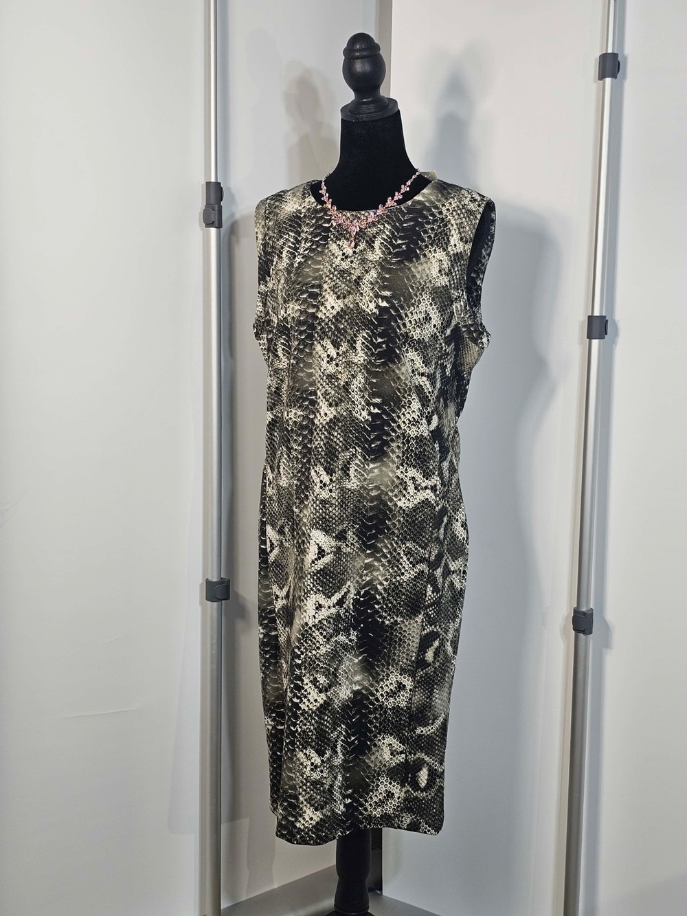 #212 Carmen Marc Valvo Snakeskin Print Sleeveless Midi Dress Size L NWT